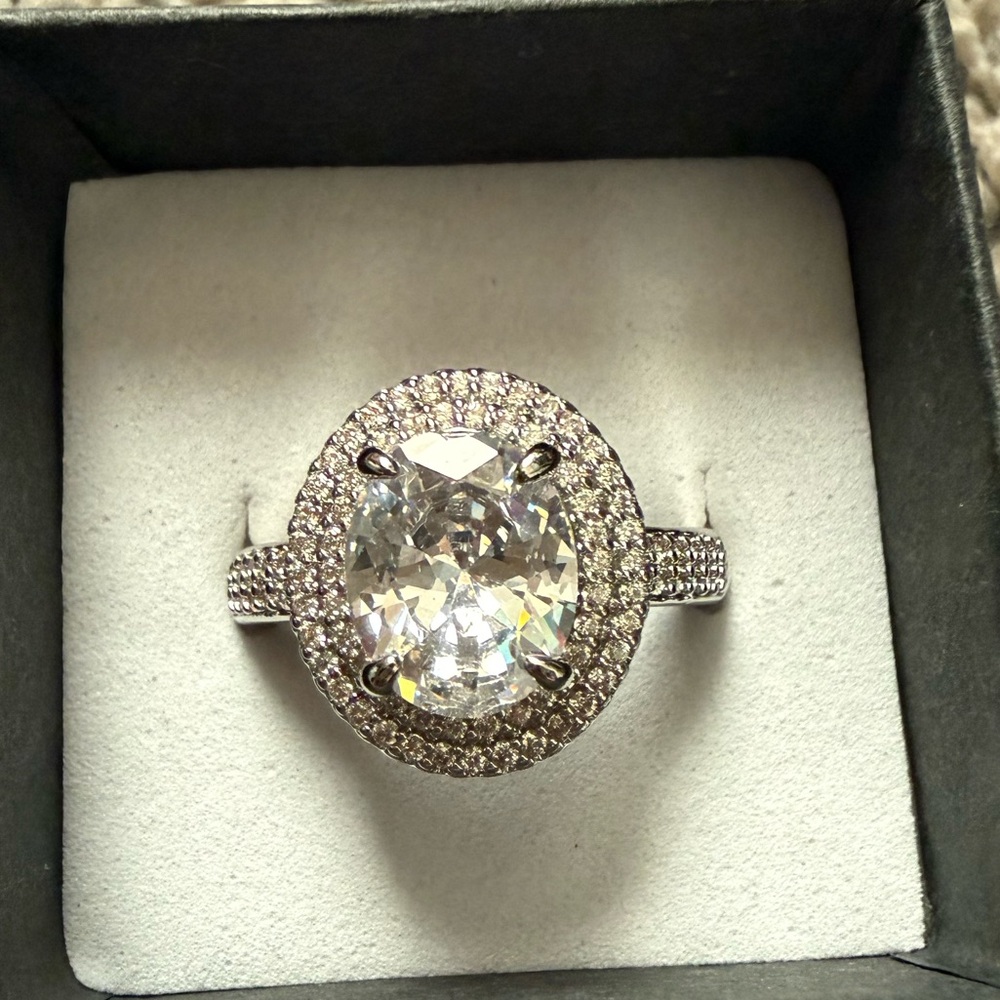 NEW!! 14k Gold Plated Beautiful statement ring! Size 7.75